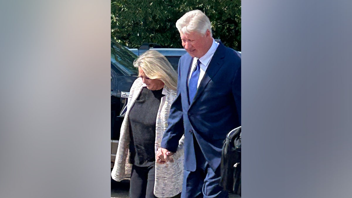 Texas pastor Robert Morris leaves an Oklahoma courthouse