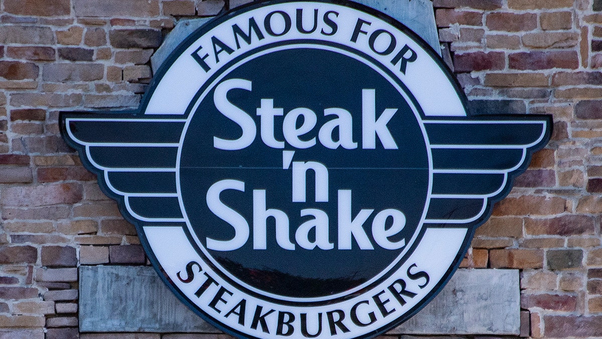 Steak n Shake logo on building