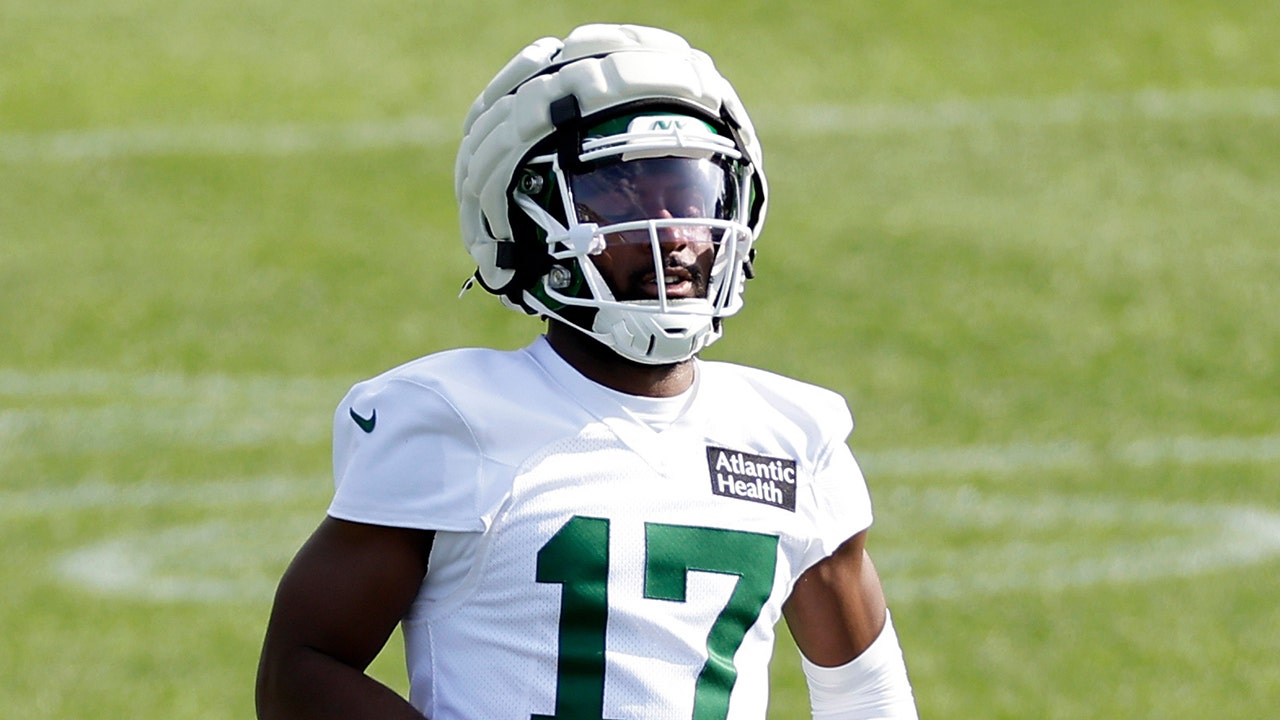 NYPD releases photos of suspect in shooting of Jets player Kris Boyd