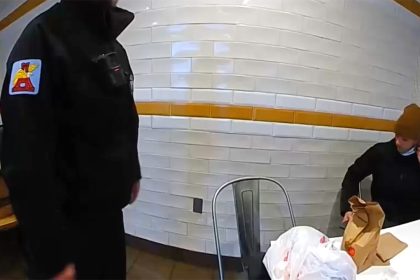 Luigi Mangione raised ‘red flags’ in McDonald’s confrontation with police, body language expert says