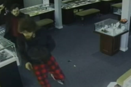 VIDEO: Jewelry Store Robbery Attempt In Murray Ends With Manager Firing Back