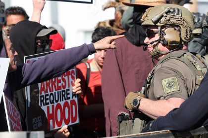 Wild scene as protesters trap federal agents in taco shop parking lot; multiple arrests made