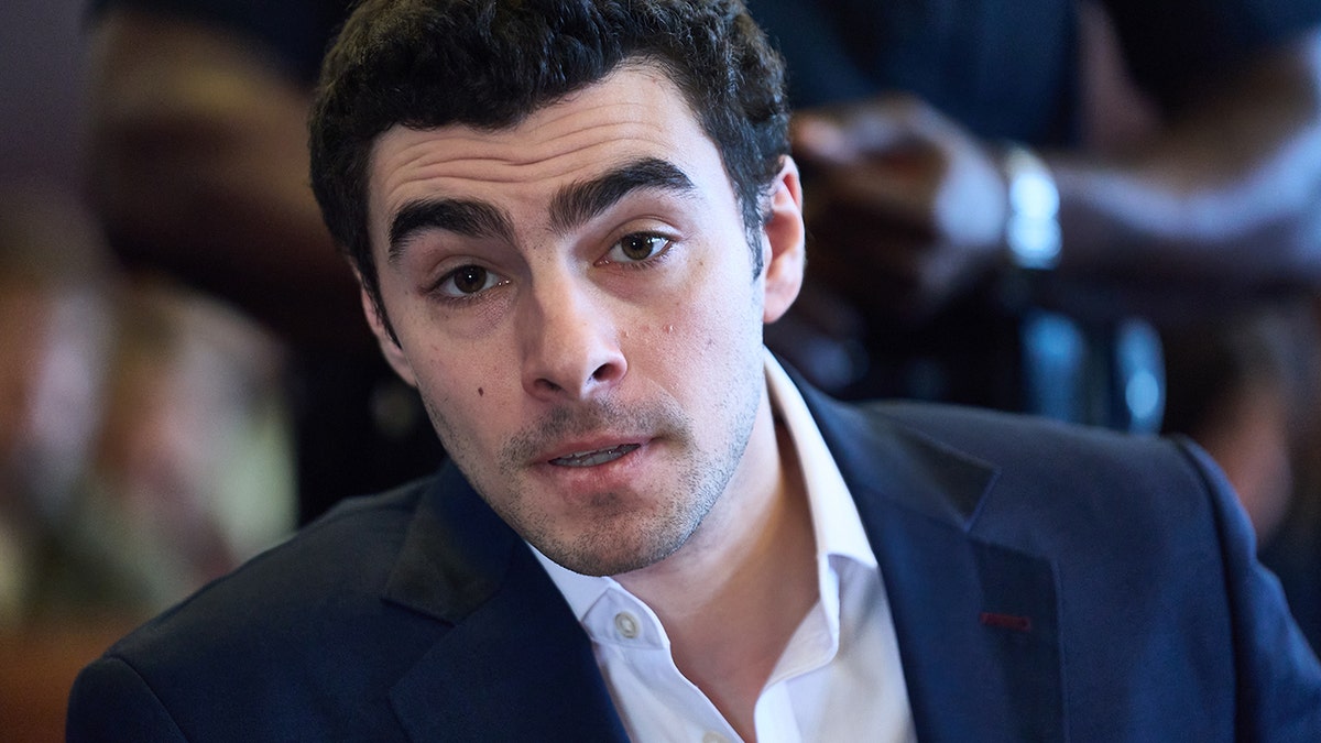 Luigi Mangione makes facial expression in court