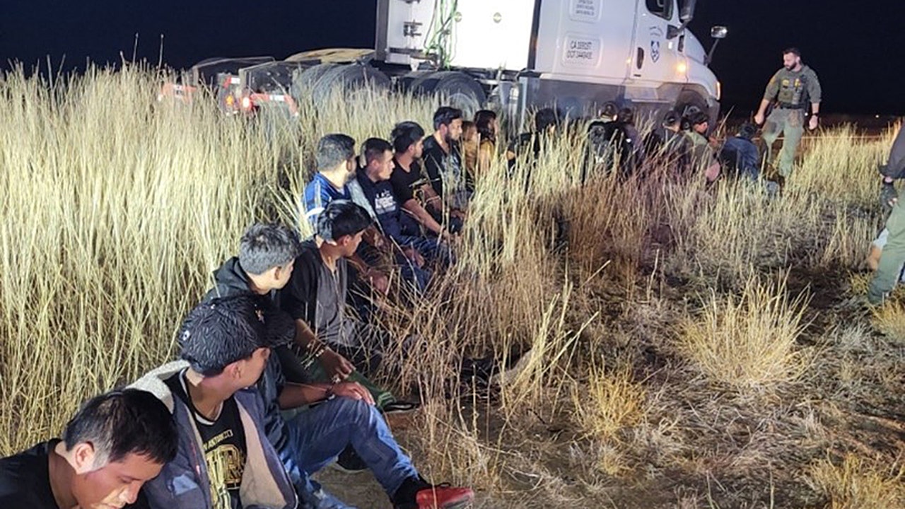 Video shows 23 illegal immigrants found hidden in truck cab during tense traffic stop: police