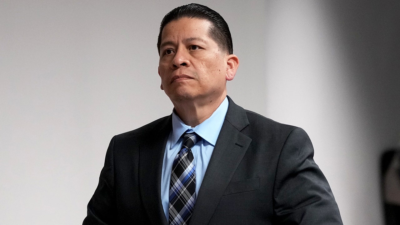 Uvalde trial halted after key witness changes testimony