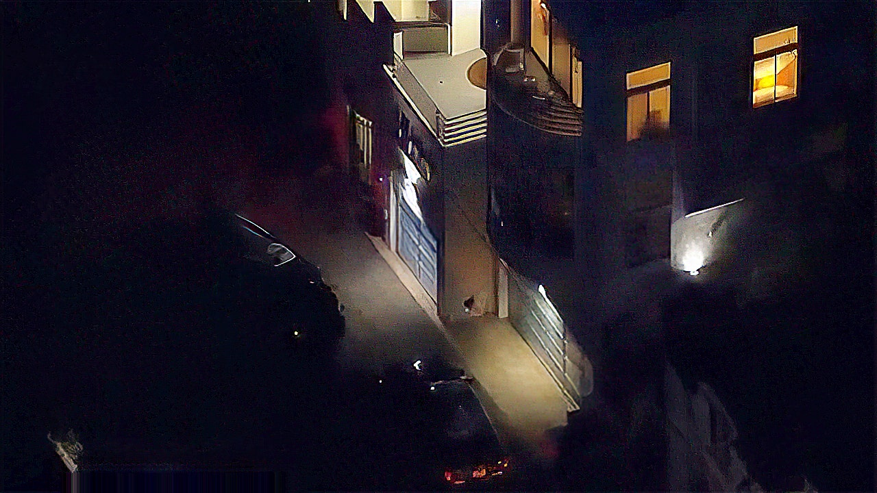 Los Angeles homeowner opens fire on burglary suspects fleeing in Studio City neighborhood