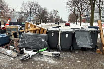 Minneapolis police nowhere to be found as agitators seize control of street after ICE shooting