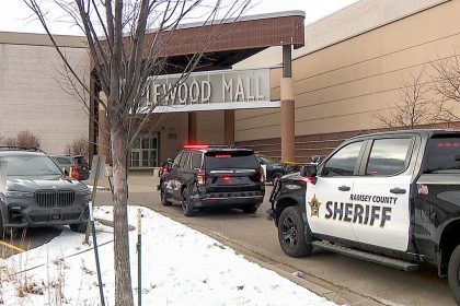 Minnesota mall shooting leaves 2 juveniles in custody; suspected gunman still at large