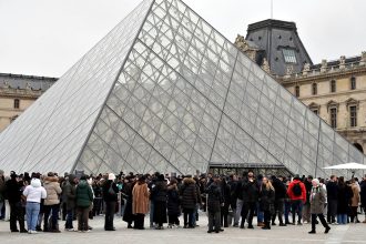 Louvre Museum director resigns following 2M theft of crown jewels
