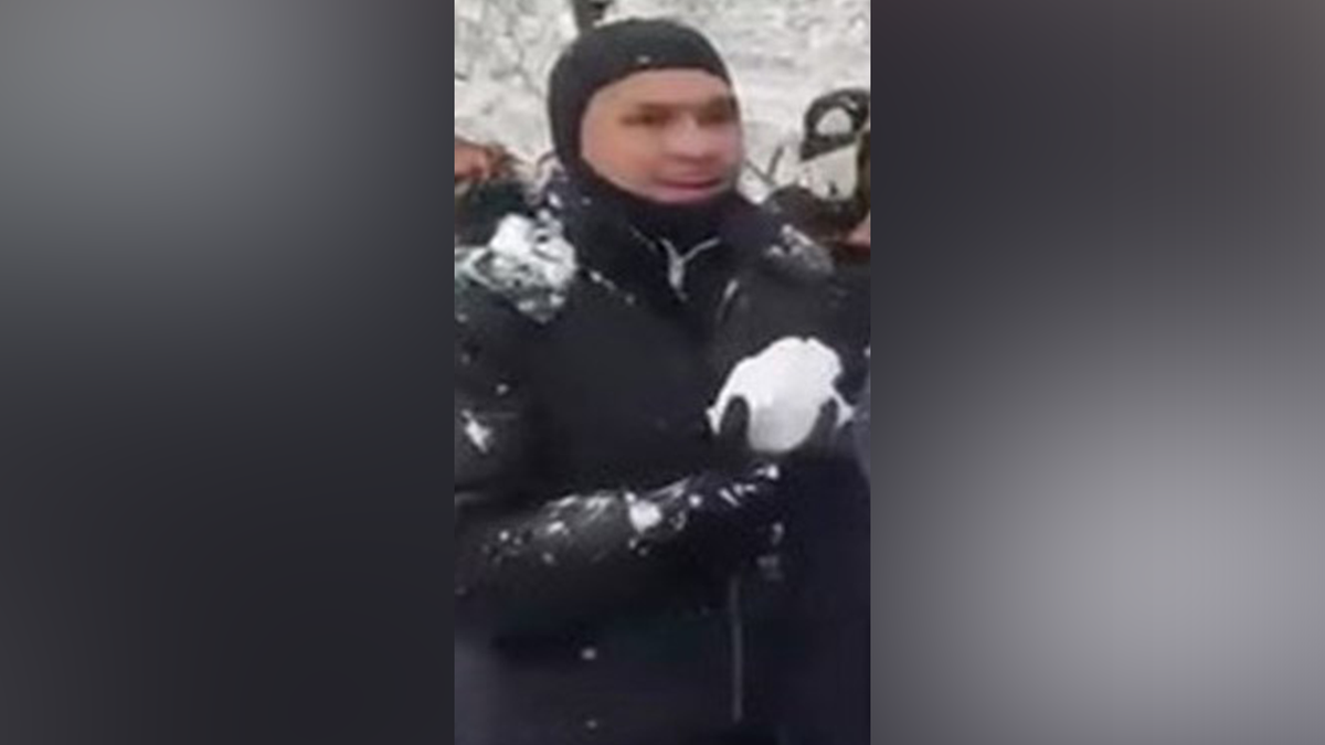 Photo of suspect with snow ball