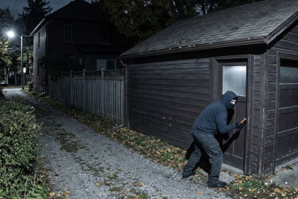 Chicago CCL Holder Thwarts Burglary: 59-Year-Old Shot During Garage Break-In