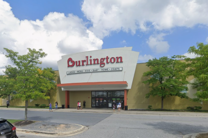 Trio Attacks Armed Citizen At Mall, Then Scatter When Lead Starts Heading Their Way