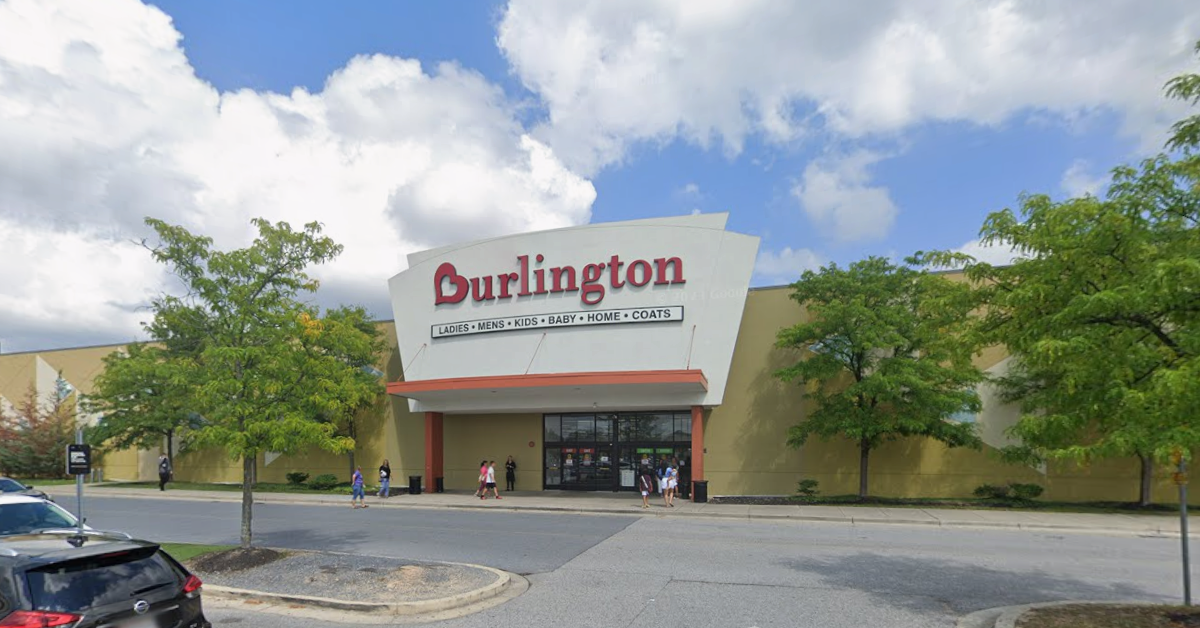 Trio Attacks Armed Citizen At Mall, Then Scatter When Lead Starts Heading Their Way