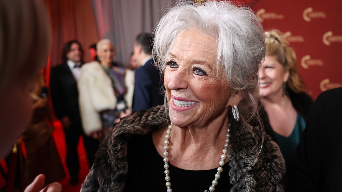 Paula Deen wearing pearls