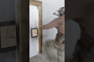 How to kick in a door, the Special Forces way #specialforces #military #howto
