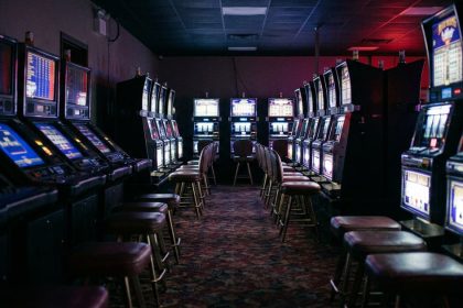 Florida Arcade Manager Returns Fire on Masked Gunman After Customer Shot at Close Range