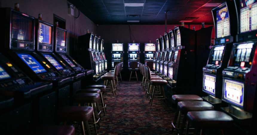 Florida Arcade Manager Returns Fire on Masked Gunman After Customer Shot at Close Range