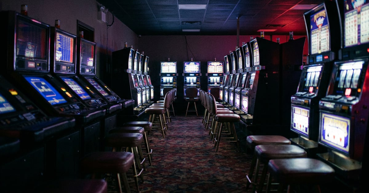 Florida Arcade Manager Returns Fire on Masked Gunman After Customer Shot at Close Range