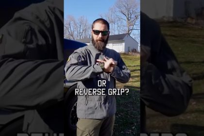 Knife fighting: forward grip or reverse grip? #knife #selfdefense #shorts #military #fight