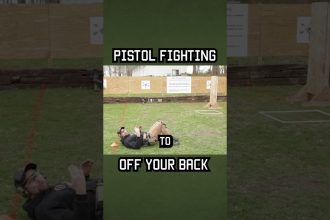 PISTOL FIGHTING OFF YOUR BACK #howto  #militaryeverything #airsoft #specialforces