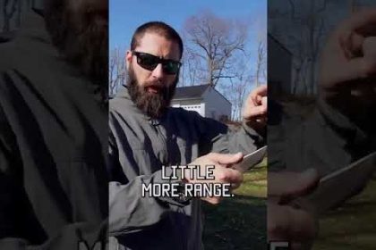 KNIFE FIGHTING: Forward Grip or Reverse Grip? #tips #knife  #militaryeverything