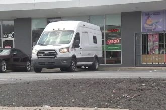 Unreal! Driver Opens Fire on Three Robbery Suspects