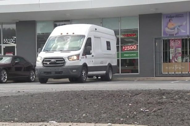 Unreal! Driver Opens Fire on Three Robbery Suspects
