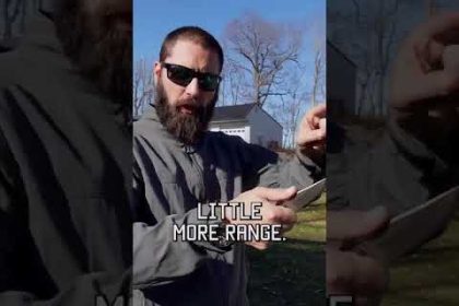 KNIFE FIGHTING: Forward Grip vs. Reverse Grip #knife #selfdefense #shorts #tips