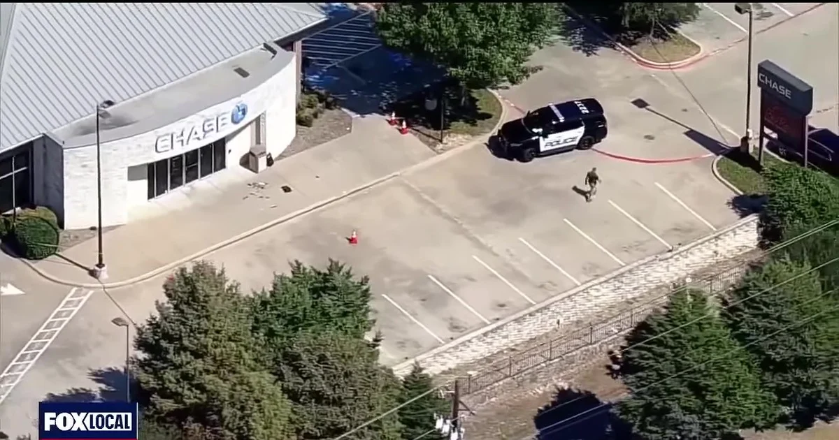 Armed Customer Shoots Knife-Wielding Suspect Demanding Cash Inside a Texas Chase Bank at 9 A.M., Suspect Later Dies